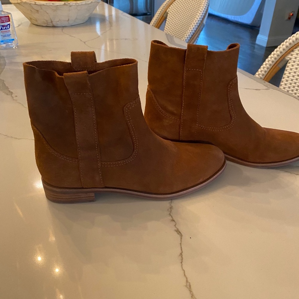 Gianni Bini Chelsea boots